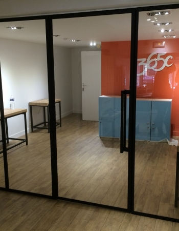 verriere boutique coiffeur metal noir mat